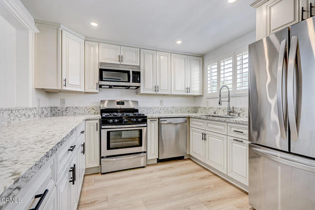 Detail Gallery Image 13 of 48 For 2905 Montrose Ave #610,  La Crescenta,  CA 91214 - 3 Beds | 3 Baths