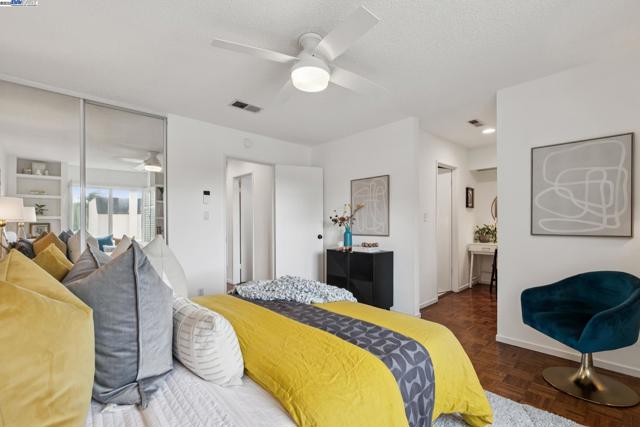 3109 La Campania, Alameda CA: https://media.crmls.org/mediaz/47dc2cb2-e377-4110-b765-81a49013f009.jpg