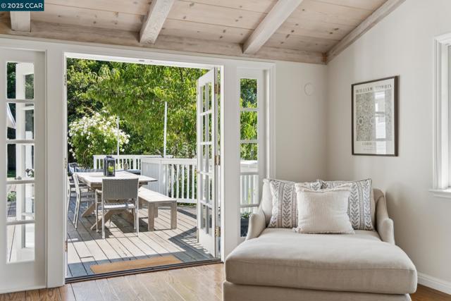 645 Los Palos Dr, Lafayette CA: https://media.crmls.org/mediaz/47dc8b57-60b0-452d-9f06-1178c4877079.jpg