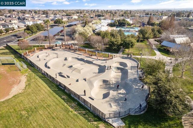 240 Alta St, Brentwood CA: https://media.crmls.org/mediaz/47ddf55f-f310-41da-8374-127d5b82c1e6.jpg