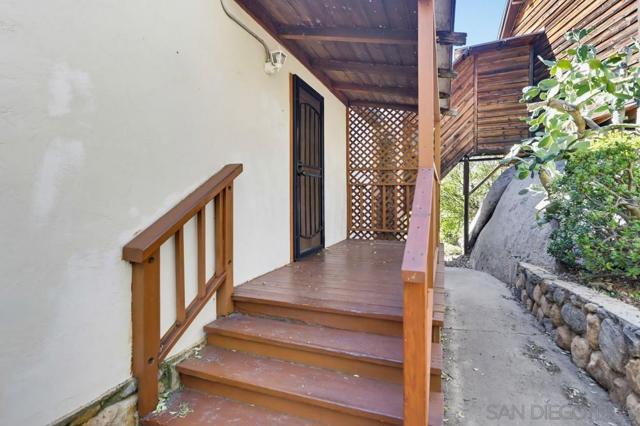 602 Starbright Ln, Alpine CA: https://media.crmls.org/mediaz/47de441f-cb12-44b9-b4f5-d90b5dbf0208.jpg