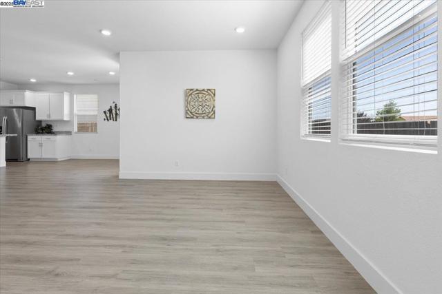 946 Osprey Dr, Lathrop CA: https://media.crmls.org/mediaz/47de4f00-9d2e-454c-bf05-557a7aee01d9.jpg