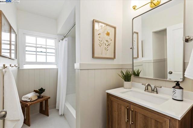 955 Virginia St, Berkeley CA: https://media.crmls.org/mediaz/47de9a1b-1cd1-4285-8f31-a0a1fb06bde3.jpg