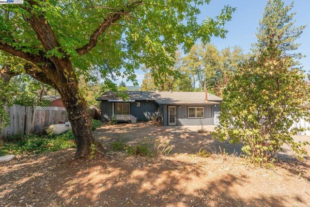 395 Masonic Ln, Weaverville CA: https://media.crmls.org/mediaz/47de9e2f-99de-4f30-9105-3d4d249f4e25.jpg