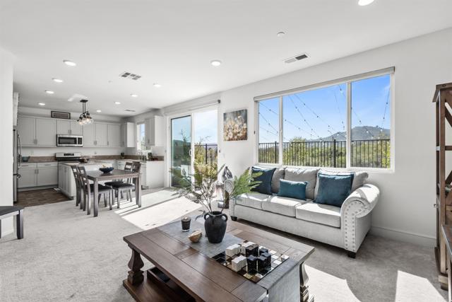 Detail Gallery Image 8 of 30 For 35076 Hacienda Heights, Fallbrook,  CA 92028 - 4 Beds | 3 Baths