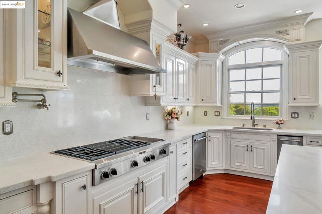 1853 Via Di Salerno, Pleasanton CA: https://media.crmls.org/mediaz/47deeb89-dccf-4bf8-87a0-060cdac4c861.jpg