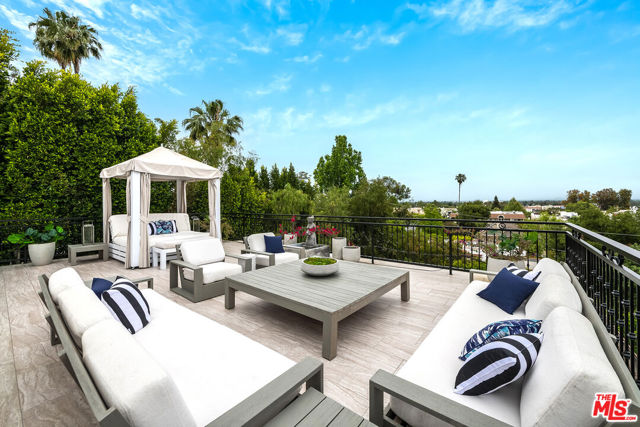 14539 Valley Vista Boulevard, Sherman Oaks CA: https://media.crmls.org/mediaz/47df2713-f8e1-4217-a77e-b0427d696d89.jpg