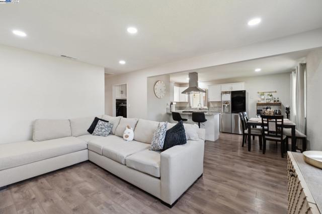 5112 Tyson Ave, Modesto CA: https://media.crmls.org/mediaz/47e1224a-1ee8-411b-a70b-b5213683f55b.jpg