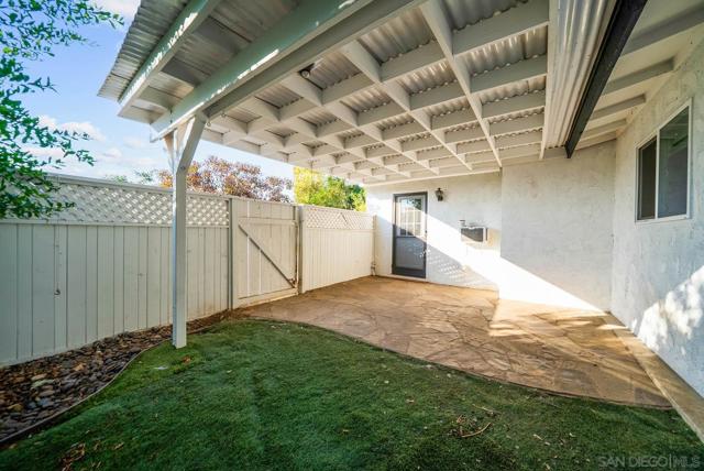 2297 1/2 Orchard Ave, El Cajon CA: https://media.crmls.org/mediaz/47e16a29-0e00-4109-afc4-7fa52f17471e.jpg