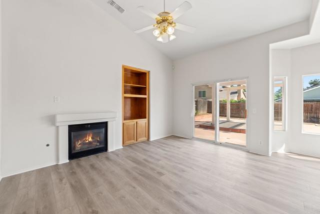 1115 Brown Bear Trail, Beaumont CA: https://media.crmls.org/mediaz/47e22d8f-3198-4f13-a1a0-dbb7fcc5cf88.jpg