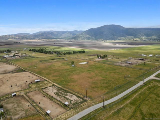 20256 Sasia RD, Tehachapi CA: https://media.crmls.org/mediaz/47e26138-09a9-49e8-b457-0252a50f6146.jpg