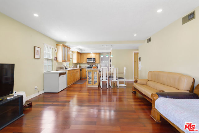 1756 Milano, Montebello CA: https://media.crmls.org/mediaz/47e26dfe-2d62-4333-a5eb-28f96fef2c16.jpg