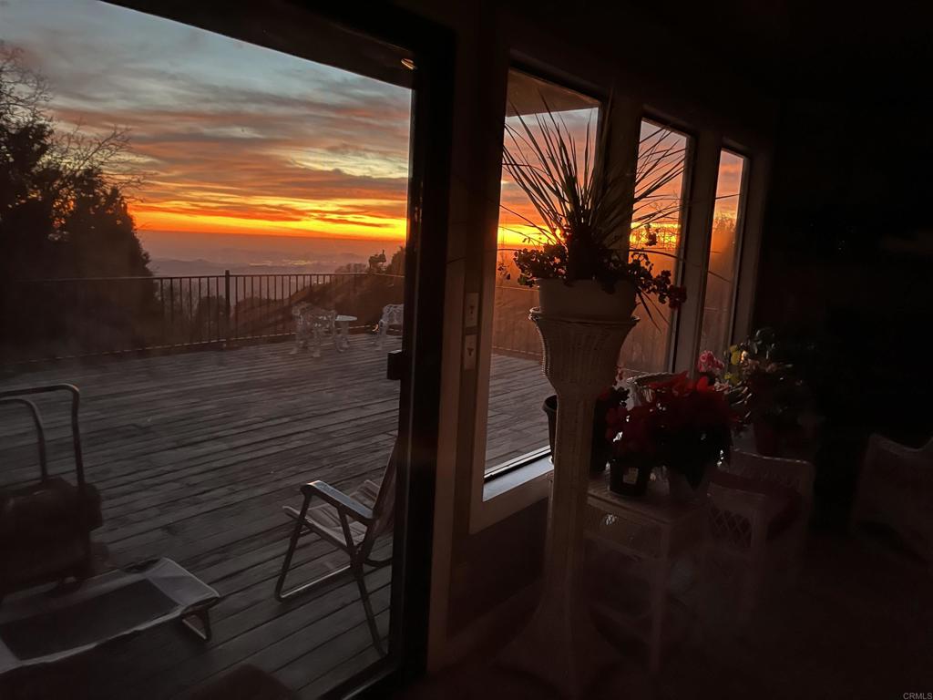 https://media.crmls.org/mediaz/47e2d533-a019-40cd-8da6-3285abd89268.jpg?preset=X-Large