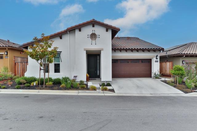 2102 White Oak Drive, Hollister CA: https://media.crmls.org/mediaz/47e37b56-0f2b-4d33-be3d-6a8590a27fb5.jpg
