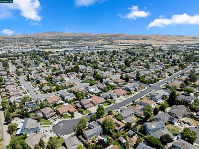 3628 Portsmouth Ct, Pleasanton CA: https://media.crmls.org/mediaz/47e386e9-de51-4f53-8cc5-e168a889ad8b.jpg