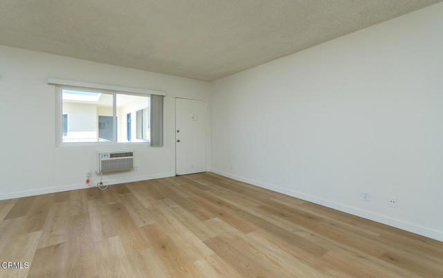 657 W Milford Street, Glendale CA: https://media.crmls.org/mediaz/47e45fe6-634e-4ef2-b8ad-c2398550fddd.jpg