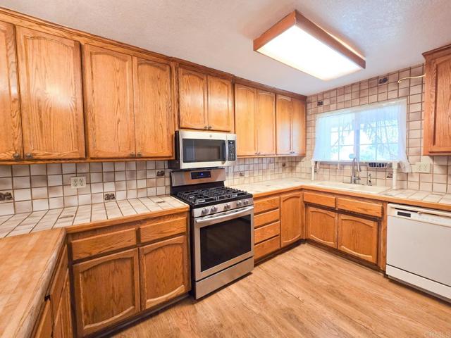 1804 El Cajon Lane, Ramona CA: https://media.crmls.org/mediaz/47e48806-bcd4-4420-a1ff-c5c6a6e36fd7.jpg