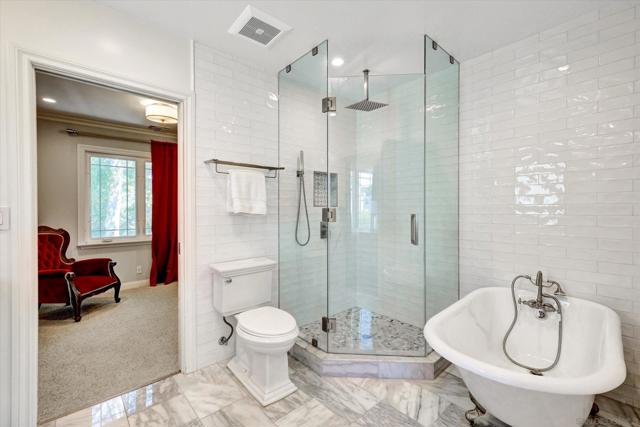 1901 N Catalina Street, Los Angeles CA: https://media.crmls.org/mediaz/47e4a4b7-2773-4967-8a9c-af2f6428b0bd.jpg