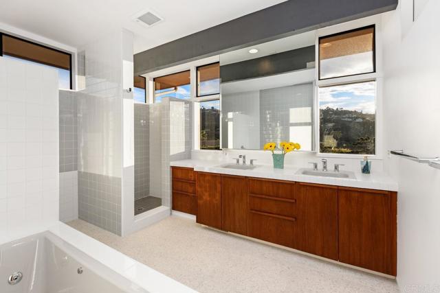 Detail Gallery Image 9 of 28 For 2614 Costebelle, La Jolla,  CA 92037 - 5 Beds | 6/1 Baths