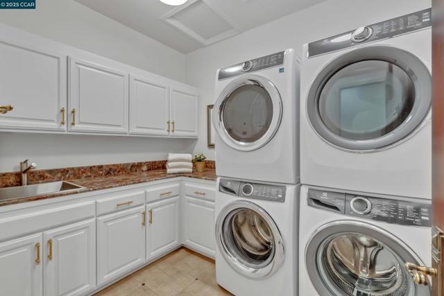 1121 Eagle Nest Ct, Danville CA: https://media.crmls.org/mediaz/47e5426e-3b00-4c7f-ac31-39c8811a1668.jpg