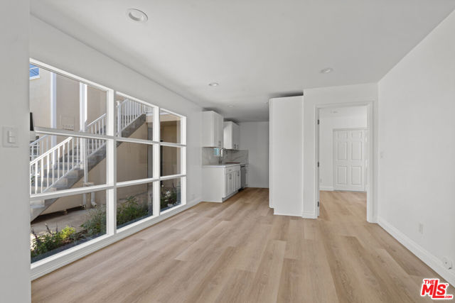 814 3rd Street, Santa Monica CA: https://media.crmls.org/mediaz/47e5b543-2839-4120-8f08-8bda074f1e10.jpg