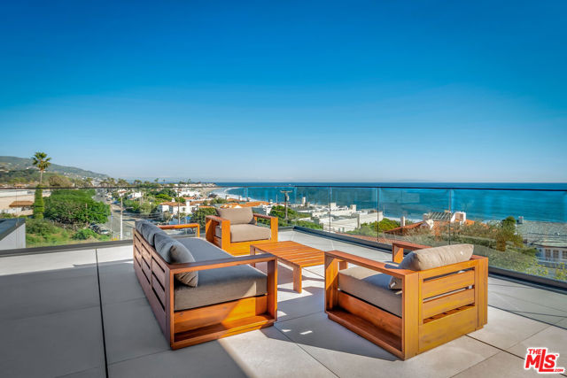 23917 Malibu Road, Malibu CA: https://media.crmls.org/mediaz/47e5c86e-5232-4b29-ad96-f81ae6eaf51e.jpg