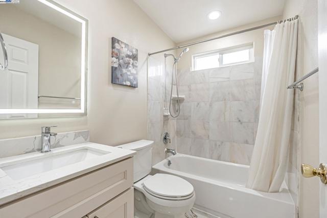 3757 Savannah Rd, Fremont CA: https://media.crmls.org/mediaz/47e5d2c3-b023-4f33-8a9b-615ea6d1f949.jpg