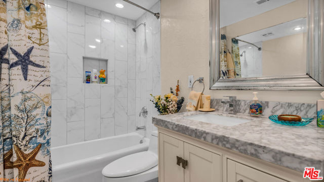 16661 Carousel Lane, Huntington Beach CA: https://media.crmls.org/mediaz/47e6007a-2320-4bb5-94dd-7cfe02a205ee.jpg
