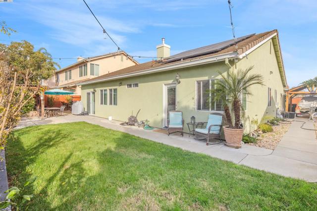 715 Bobcat Ln, Manteca CA: https://media.crmls.org/mediaz/47e607c3-6e6d-42d8-9a3b-820c53053804.jpg