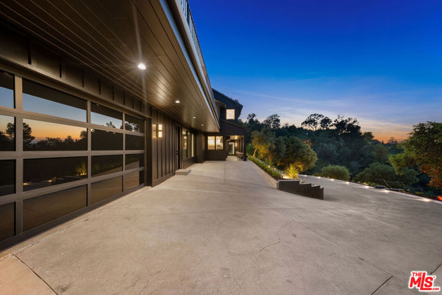 3140 Coldwater Canyon, Studio City CA: https://media.crmls.org/mediaz/47e612d1-18ce-4a0a-95c3-a2c08db3dbb6.jpg