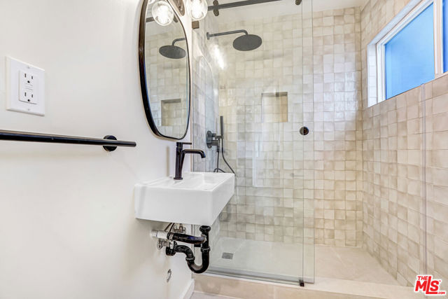16185 W Sunset Blvd, 5 photo 7