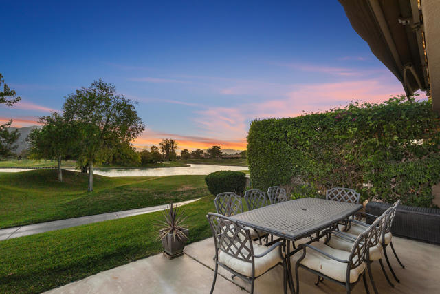 27 Oak Tree Drive, Rancho Mirage CA: https://media.crmls.org/mediaz/47e6546a-19c8-4189-8fce-45d0f85a95b3.jpg