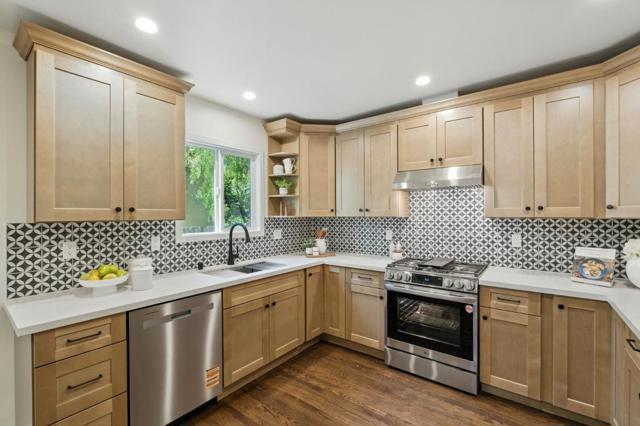 1165 Clinton Street, Redwood City CA: https://media.crmls.org/mediaz/47e70357-4e1e-4e76-b1d2-f4f92a483d3a.jpg