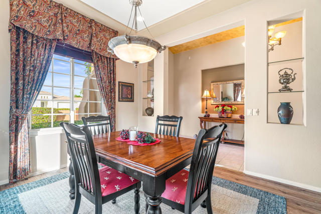 17 Corte Del Sol, Rancho Mirage CA: https://media.crmls.org/mediaz/47e75e9d-3fd7-4064-a909-8a2a6d967d79.jpg