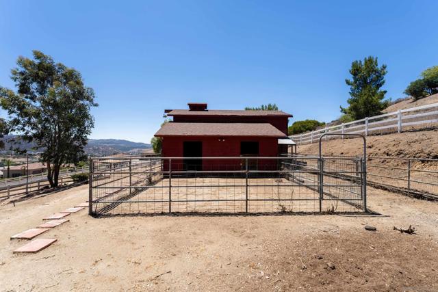 9844 Lorraine Ridge Trail, El Cajon CA: https://media.crmls.org/mediaz/47e767e6-ae07-48b8-886d-f717bf786874.jpg