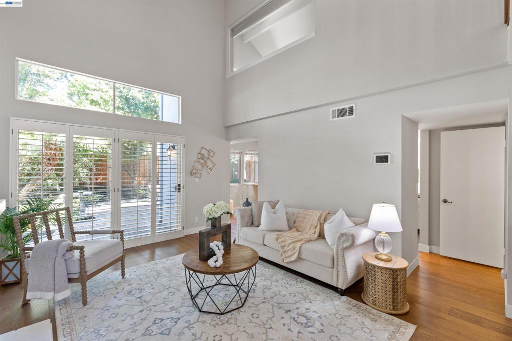 https://media.crmls.org/mediaz/47e770c1-4d30-450f-bf1a-fec0a5794a5b.jpg?preset=X-Large