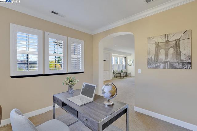1037 Sunset Creek Ln, Pleasanton CA: https://media.crmls.org/mediaz/47e78e9e-aa02-4a45-a298-03202c45b928.jpg
