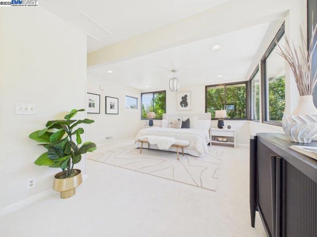 4418 Virginia Ave, Oakland CA: https://media.crmls.org/mediaz/47e7a011-5ba0-4abd-bd9f-8a5a4fe07a2a.jpg