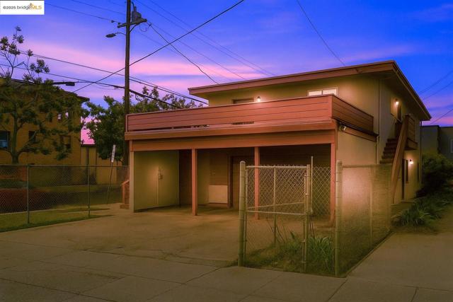 3802 Shafter Ave, Oakland CA: https://media.crmls.org/mediaz/47e7b1c3-4a22-43ea-8ffb-c9e2bd219f35.jpg