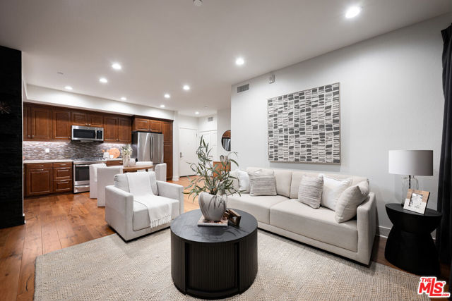 627 Deep Valley Drive, Rolling Hills Estates CA: https://media.crmls.org/mediaz/47e7e19a-3704-47b9-9687-6a73ec3610c0.jpg