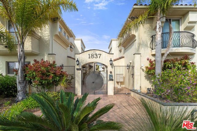 1837 12th Street, Santa Monica CA: https://media.crmls.org/mediaz/47e8062d-4c6a-4d2a-ae48-1650b24b3c74.jpg