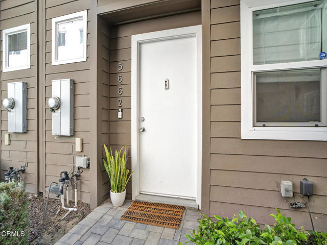 5662 Hazeltine Avenue, Van Nuys CA: https://media.crmls.org/mediaz/47e870f2-406e-4a21-8654-8ebb14328400.jpg