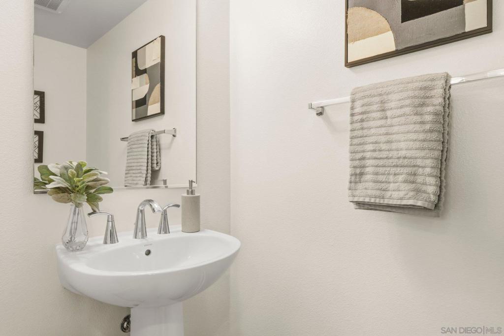 827 Blackstone - photo 13