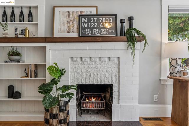 6426 Benvenue Ave, Oakland CA: https://media.crmls.org/mediaz/47e92df4-3f27-467d-83a9-9f20555e8507.jpg