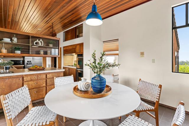 6960 Via Estrada, La Jolla CA: https://media.crmls.org/mediaz/47e98e6f-d315-4040-9d3b-e4cc569017f0.jpg