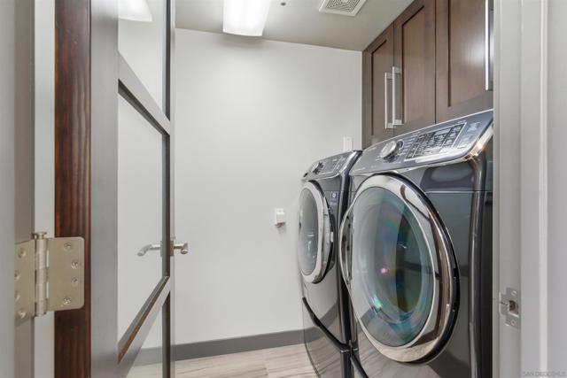 Image 46 of 60 For 2372 Oxford Ave