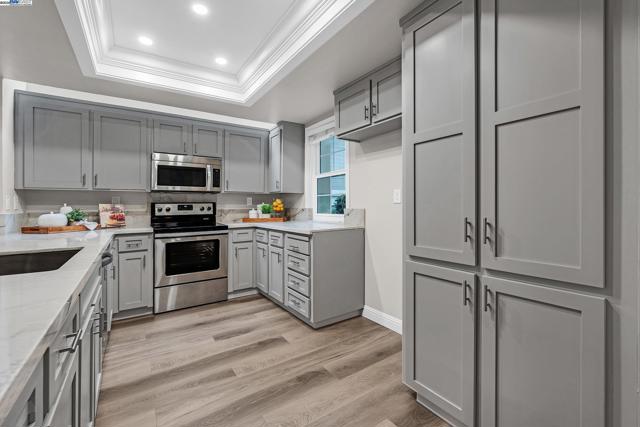 1410 Groth Cir, Pleasanton CA: https://media.crmls.org/mediaz/47eaa214-e948-486e-8a48-a29c57872ab0.jpg