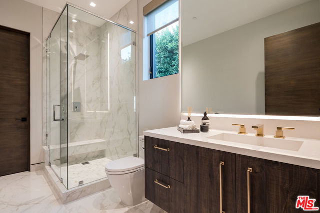 2371 Achilles Drive, Los Angeles CA: https://media.crmls.org/mediaz/47eb3366-b98b-4fc6-96a8-fa3f806e8922.jpg