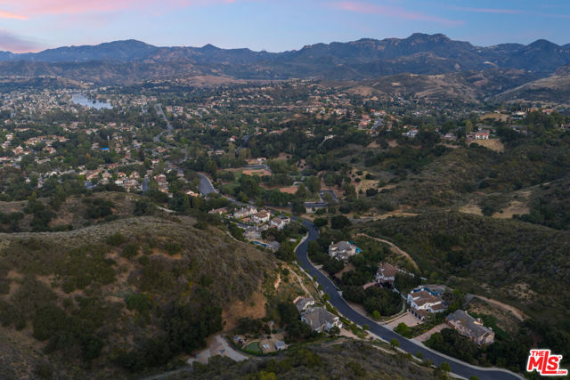 1772 Tamarack Street, Westlake Village CA: https://media.crmls.org/mediaz/47eb81e2-8b77-481e-bee3-bf769b269feb.jpg