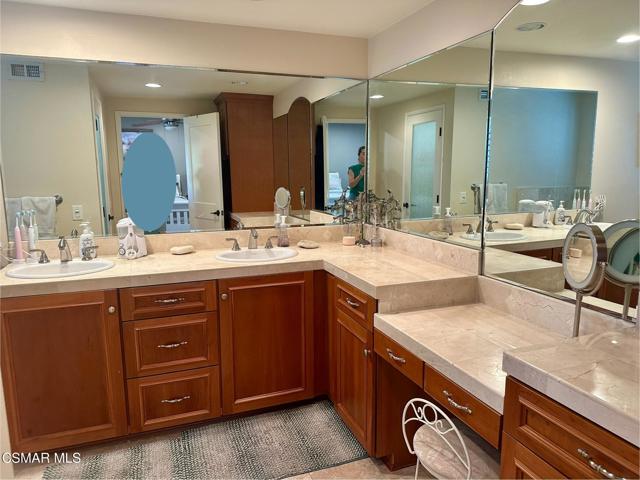 1961 Mccrea Road, Thousand Oaks CA: https://media.crmls.org/mediaz/47ec18b0-5a04-47b3-82aa-25360e3f14bf.jpg